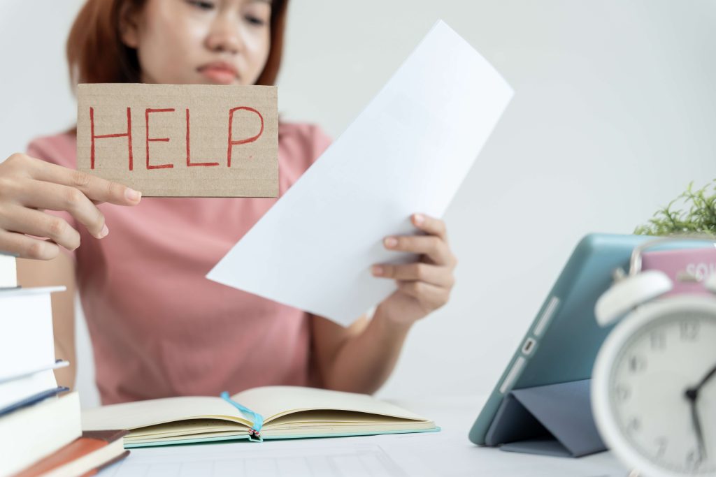 סטודנטית זקוקה לעזרה בכתיבת סמינריון